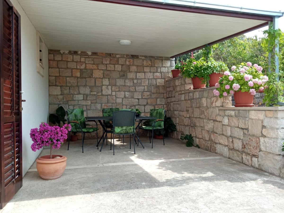 Apartment Viola Supetar Exterior photo